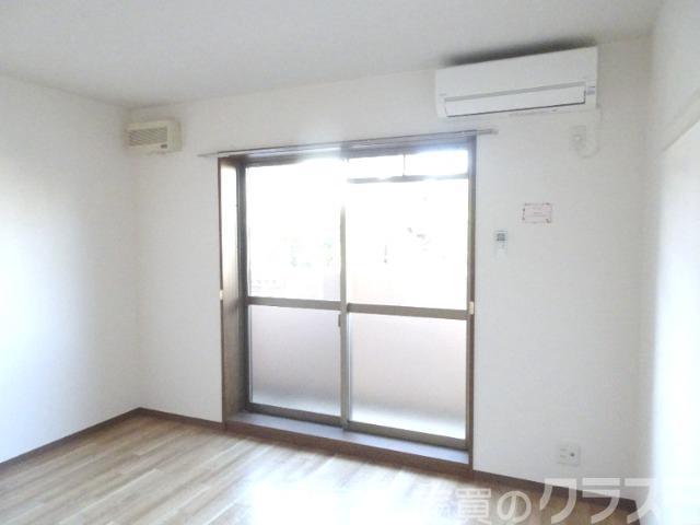 居室・リビング　明るいお部屋です♪