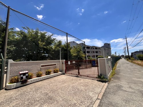 中学校　豊中市立第十八中学校（中学校）まで524m
