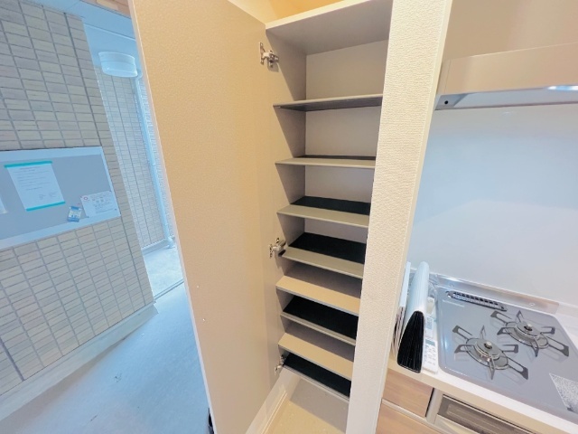 玄関　同一建物内１０３号室内装写真転載