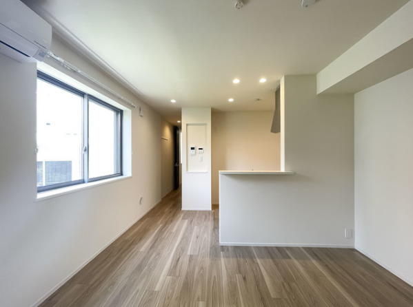 居室・リビング　★明るいフローリングの角部屋です★