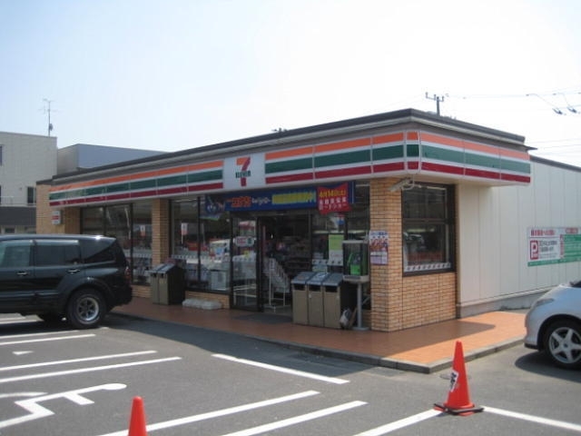 コンビニ　セブンイレブン江戸川篠崎町2丁目店（コンビニ）まで124m