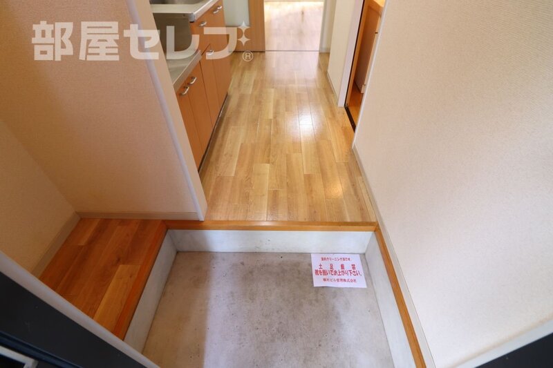 ウエストウッドの玄関写真