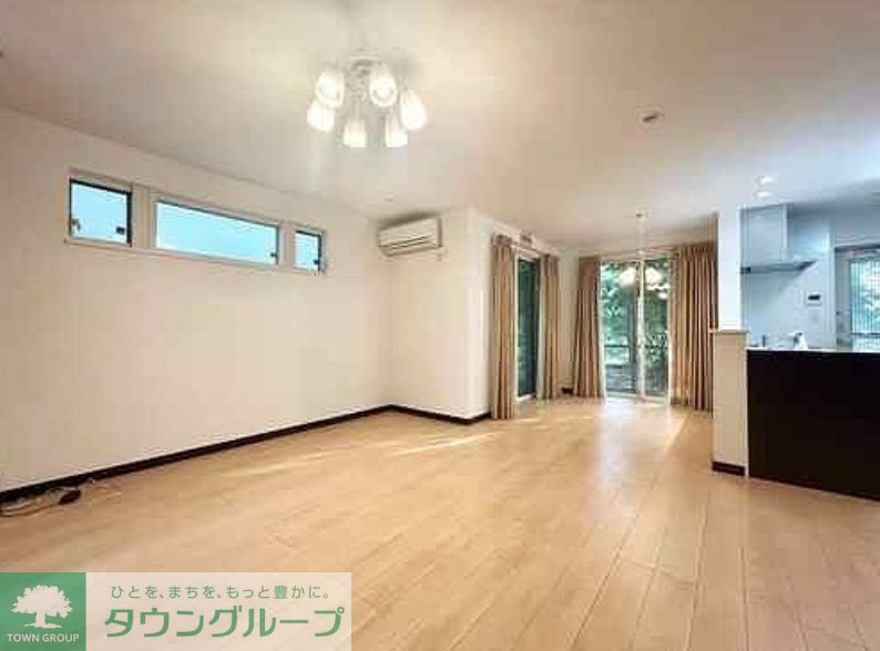 練馬区高松4丁目戸建の居間写真