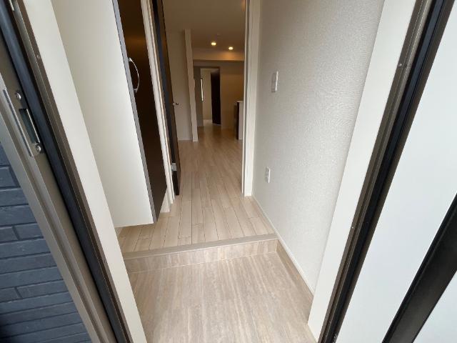 開成町古田島新築アパート工事の玄関写真