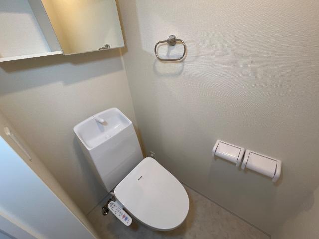 開成町古田島新築アパート工事のトイレ写真