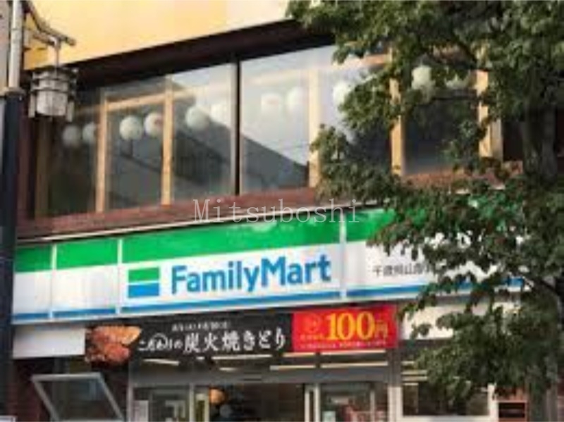 コンビニ　ファミリーマート千歳烏山店（コンビニ）まで137m