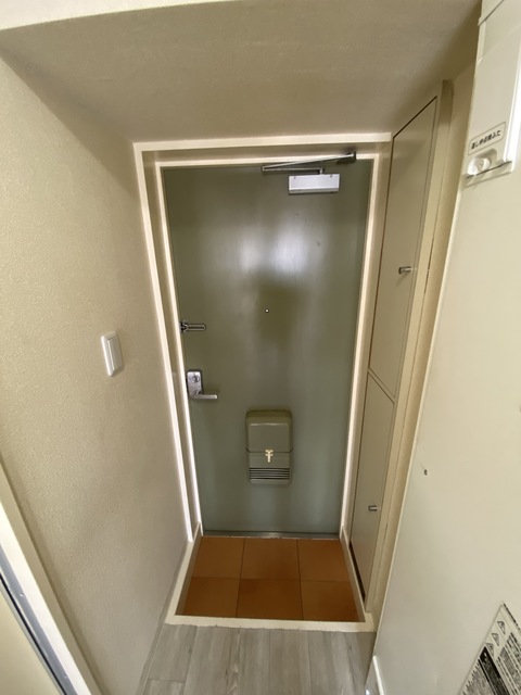 玄関　靴の収納も御座います。