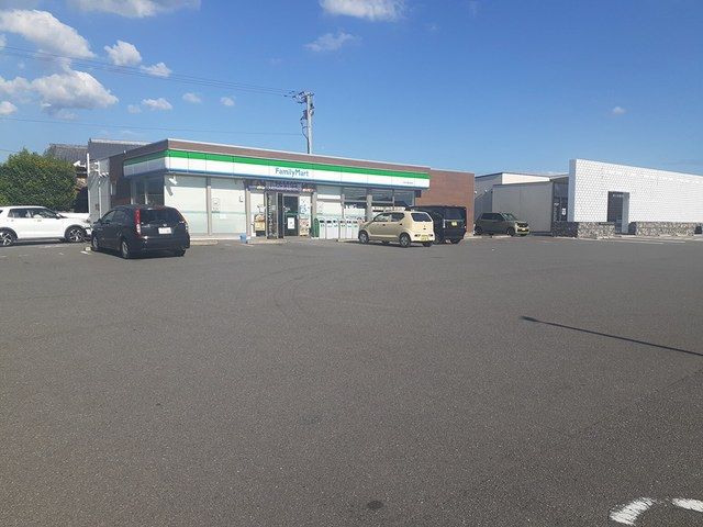 コンビニ　ファミリーマート大村下り口町店（コンビニ）まで269m