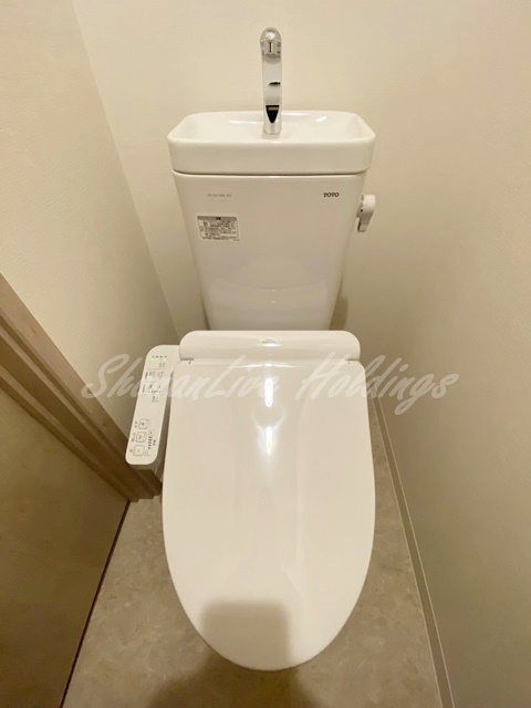 トイレ　温水洗浄便座付き♪