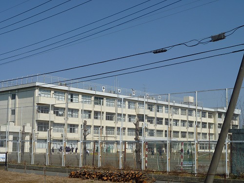 中学校　平山中学校（中学校）まで1105m