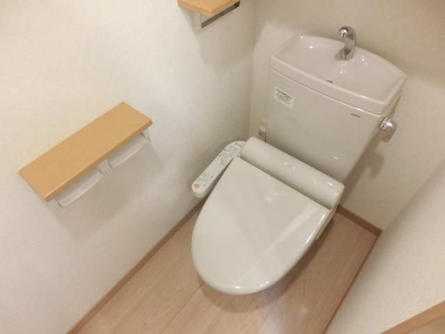 トイレ　☆温水洗浄便座つきのトイレ☆