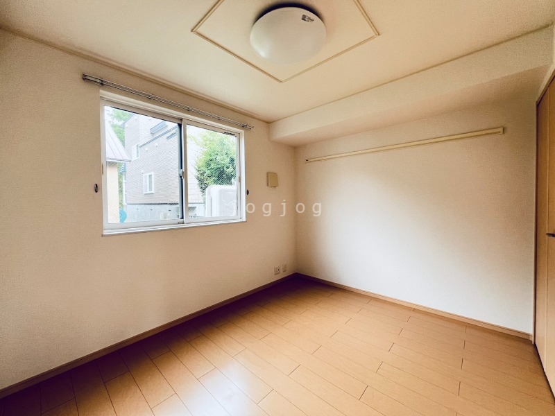 その他部屋・スペース　日当たりの良い明るいお部屋です。