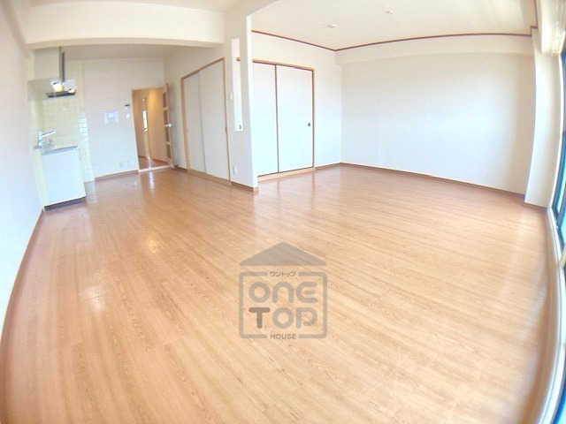 ロイヤル三賀の居間写真