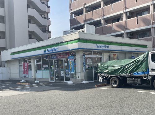 コンビニ　ファミリーマート 平野馬場一丁目店（コンビニ）まで561m