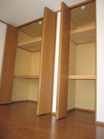 その他設備　★壁一面のたっぷり収納付き★