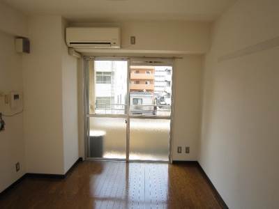 ＪＲ呉線 呉駅 徒歩10分 10階建 築36年の居間写真