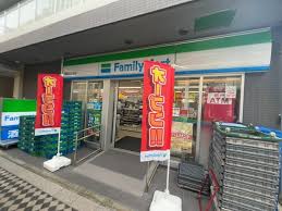 コンビニ　ファミリーマート蒲田五丁目店（コンビニ）まで136m