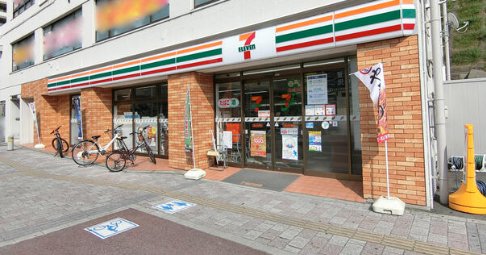 コンビニ　セブンイレブン広島牛田新町店（コンビニ）まで761m