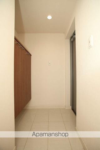 地下鉄谷町線 中崎町駅 徒歩6分 15階建 築13年の玄関写真