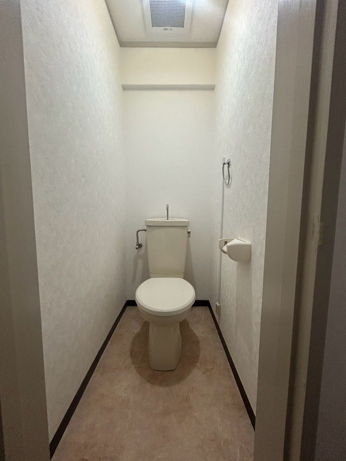 西鉄天神大牟田線 薬院駅 徒歩10分 7階建 築45年のトイレ写真
