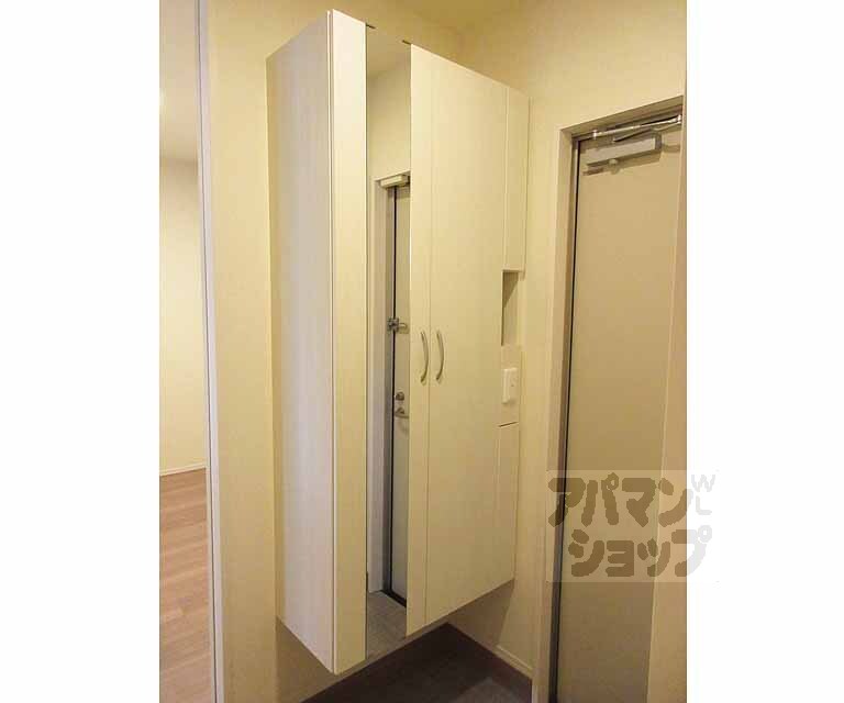 収納　靴収納豊富です。嬉しいミラー付き！