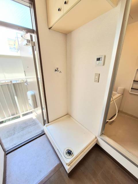 その他設備　室内洗濯機置き場☆上部に収納あります