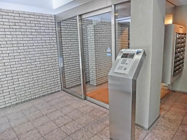 エントランス　安心オートロック完備