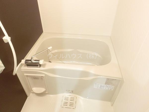 バス・シャワールーム　浴室乾燥機付きバス！