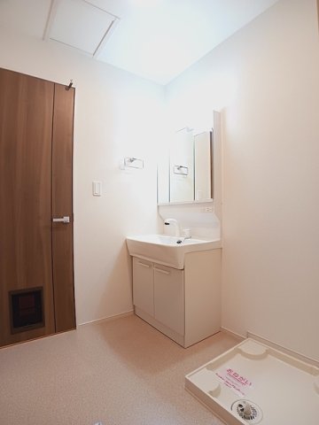洗面設備　コンパクトで使いやすい洗面所