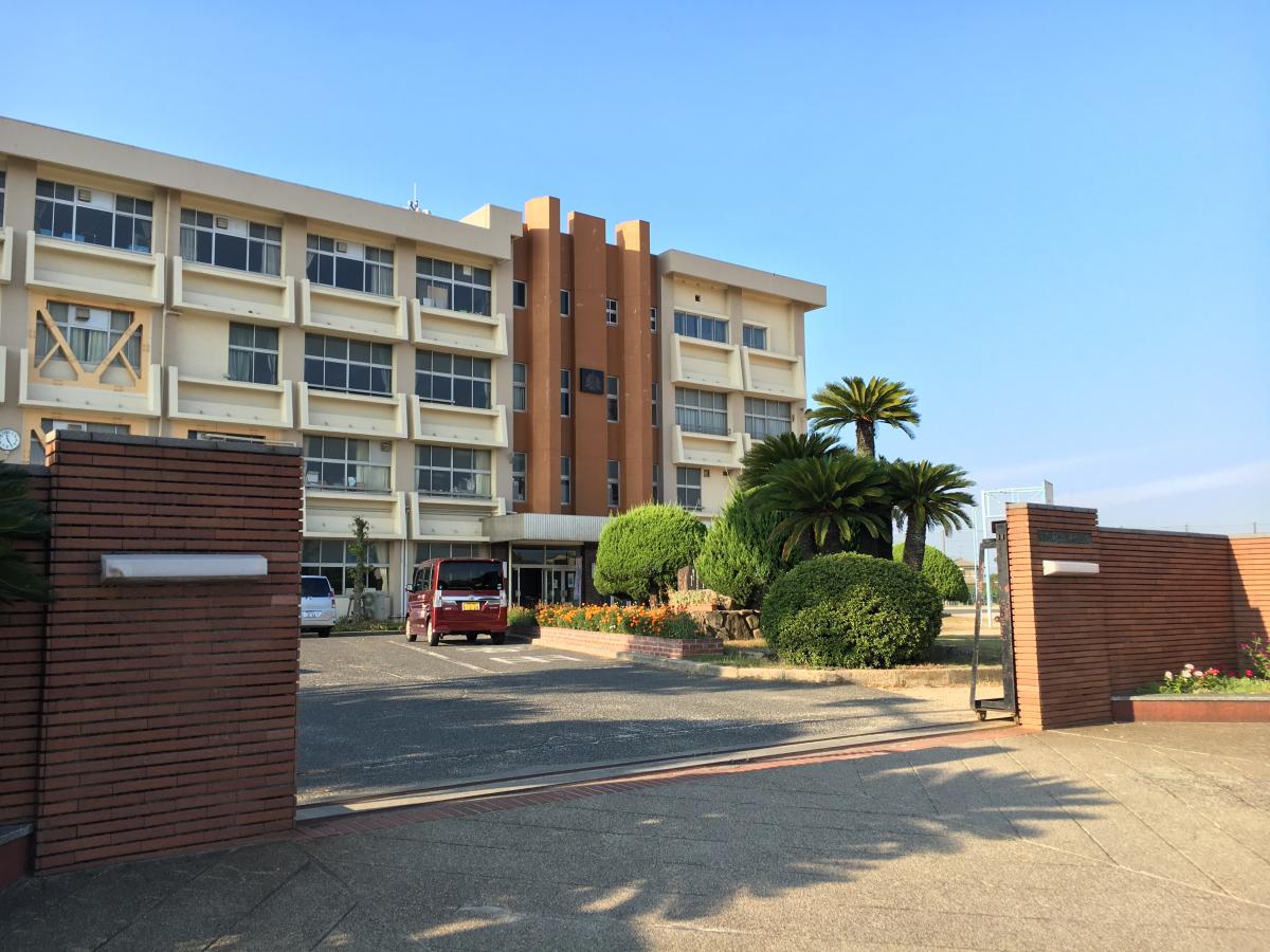 中学校　倉敷市立倉敷第一中学校（中学校）まで341m