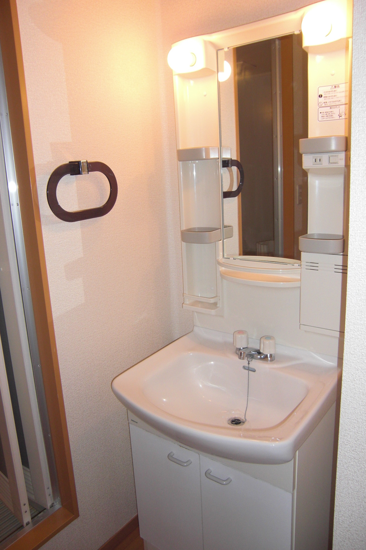 洗面設備　独立型洗面台です！忙しい朝に便利です☆