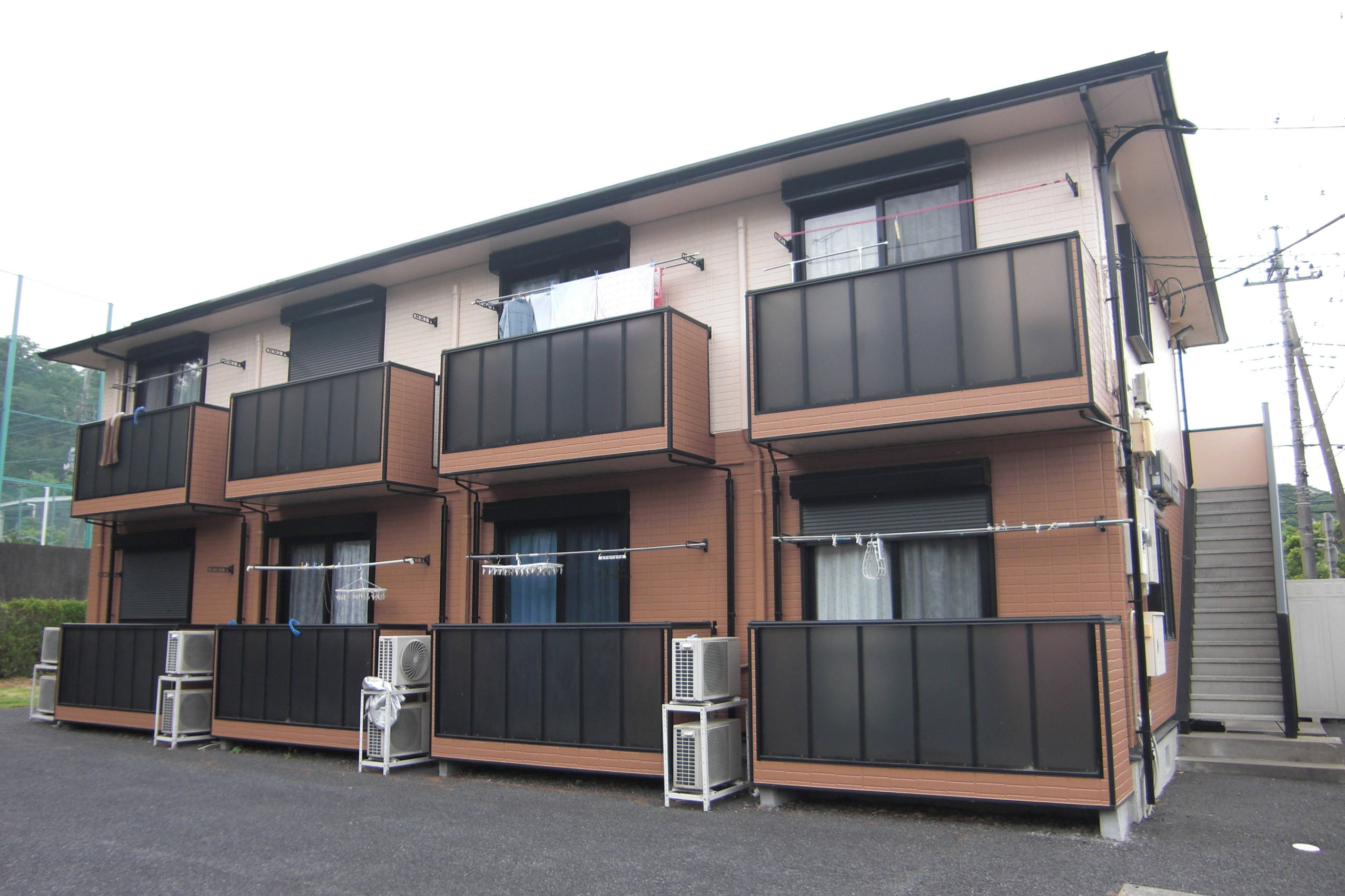 建物外観　インターネット無料物件です！最上階のお部屋で女性の方も安心。