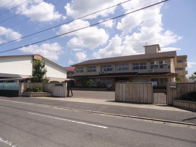 中学校　岡山市立富山中学校（中学校）まで2562m