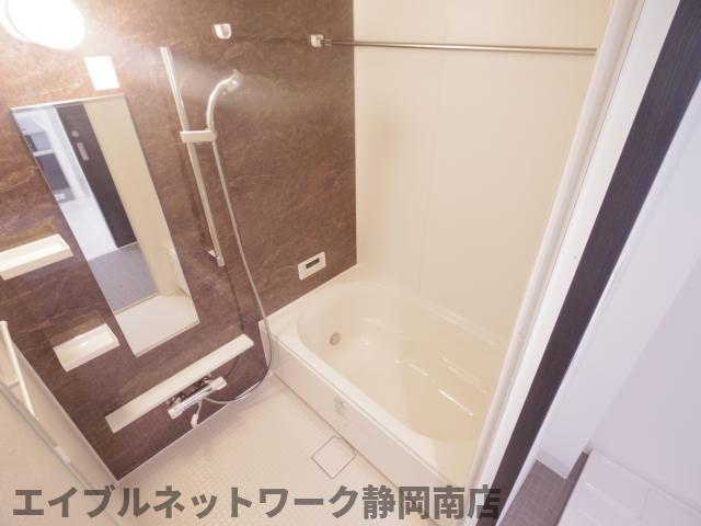 バス・シャワールーム　お風呂で日々の疲れを落としましょう