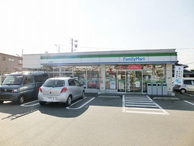 コンビニ　ファミリーマート小倉熊本店（コンビニ）まで209m