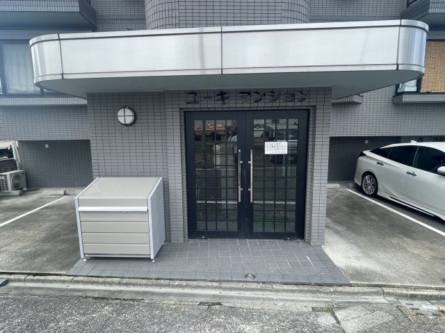 エントランス　ゆとりのあるエントランスです