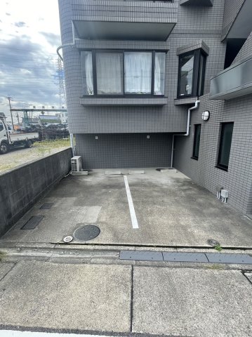 駐車場　車をお持ちの方に嬉しい駐車場付きの物件です