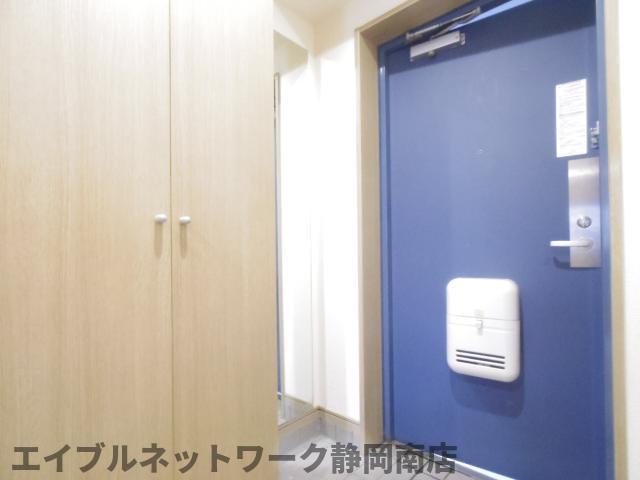 玄関　収納もある玄関です