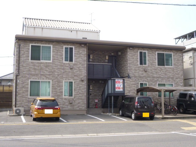 倉敷市児島駅前のアパートの建物外観