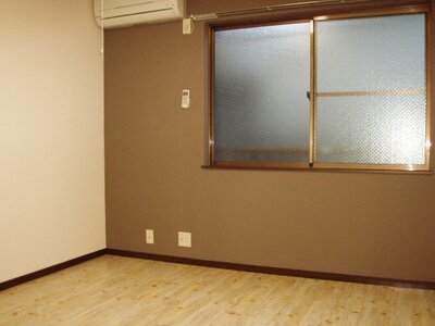 建物外観　おしゃれな壁／床です・エアコン完備