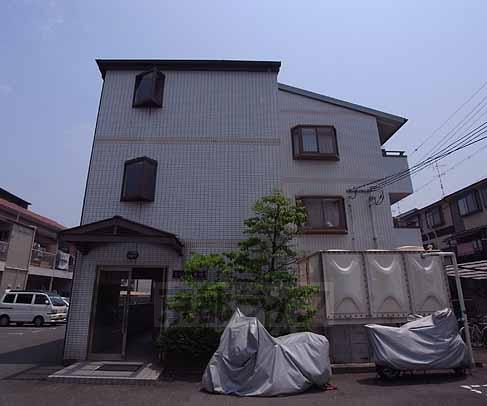 【エステート原田の建物外観】