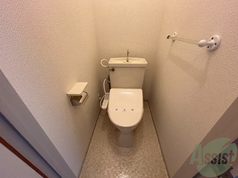 トイレ　トイレはお風呂と別についているので清潔に使えていいですね～