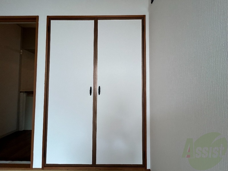 収納　収納はこちらの押入をお使いください。