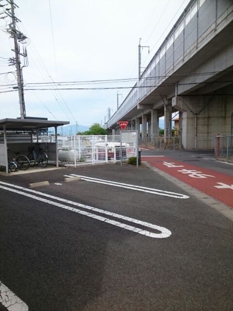 【長野市大字上駒沢のアパートの駐車場】