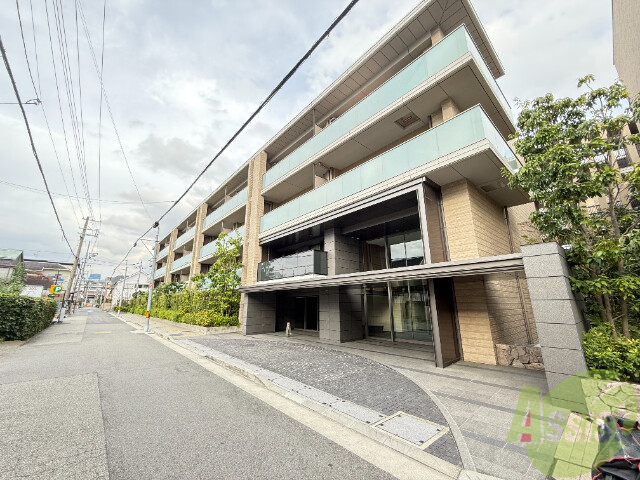 【西宮市千歳町のマンションの建物外観】