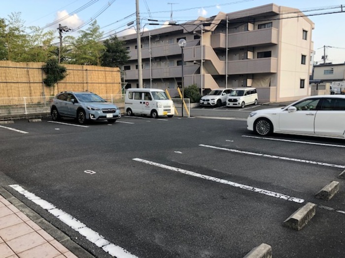 【福山市南蔵王町のマンションの駐車場】