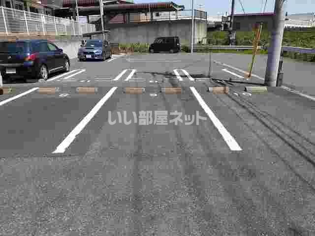 【アヴァン新守谷の駐車場】