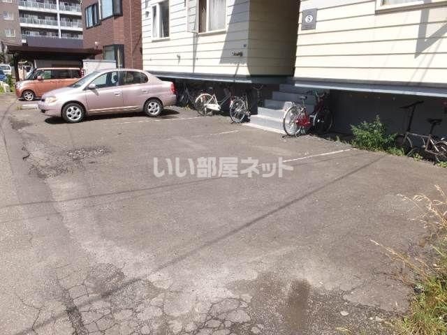 【パレスジョージアの駐車場】