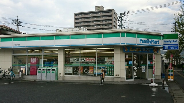 コンビニ　ファミリーマート伊福四丁目店（コンビニ）まで390m