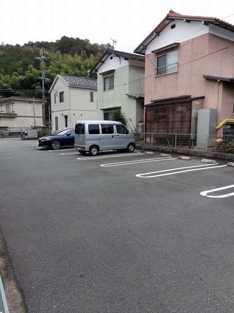 【福知山市字天田のアパートの駐車場】